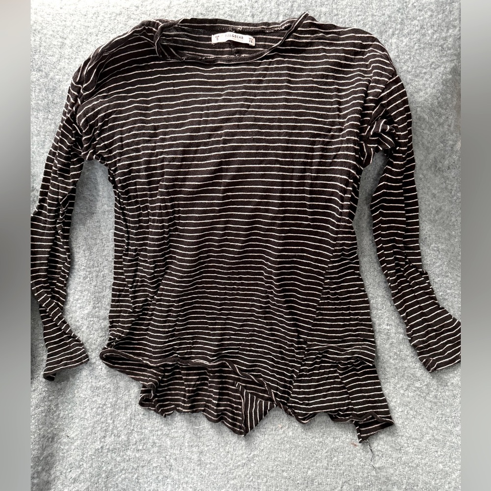 PULL & BEAR 🐻 - Size S long sleeve striped black shirt! 
The best basic